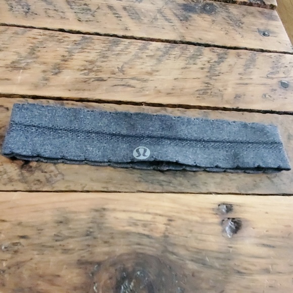 lululemon athletica Accessories - Lululemon Gray Scalloped Headband